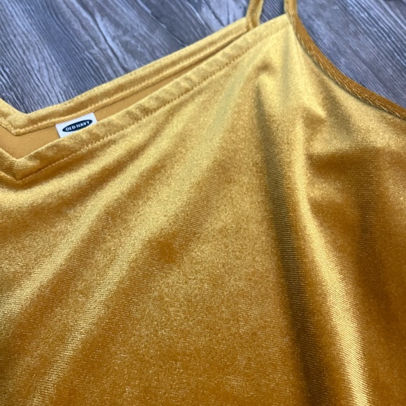 ✨ Golden Velvet Tank - Picture 3 of 4
